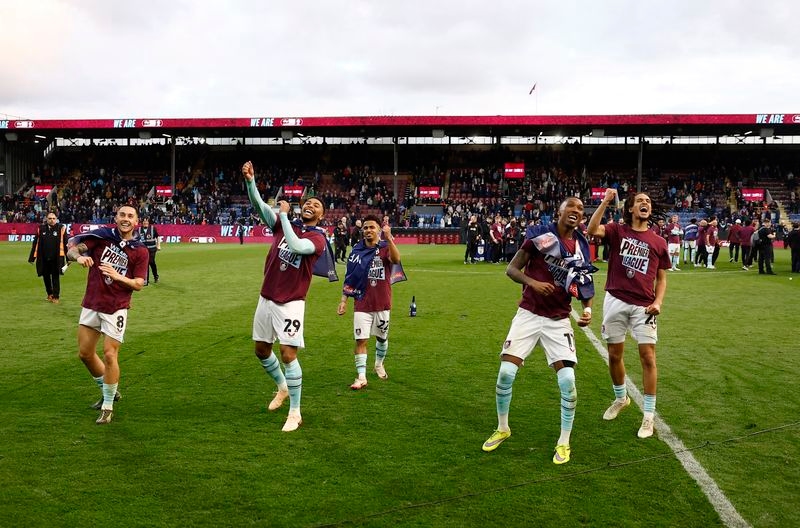 Soccer-Burnley offer virtual reality seat for fans