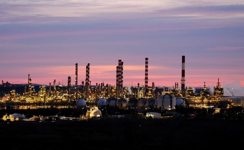 Oil little changed after hitting one-week low, oversupply concerns linger