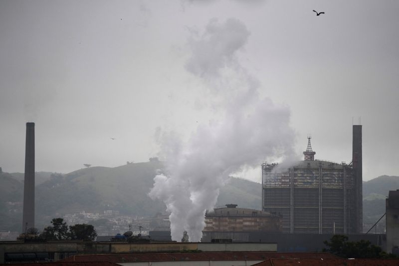 Brazilian steel companies' shares fall after government renews tariff system
