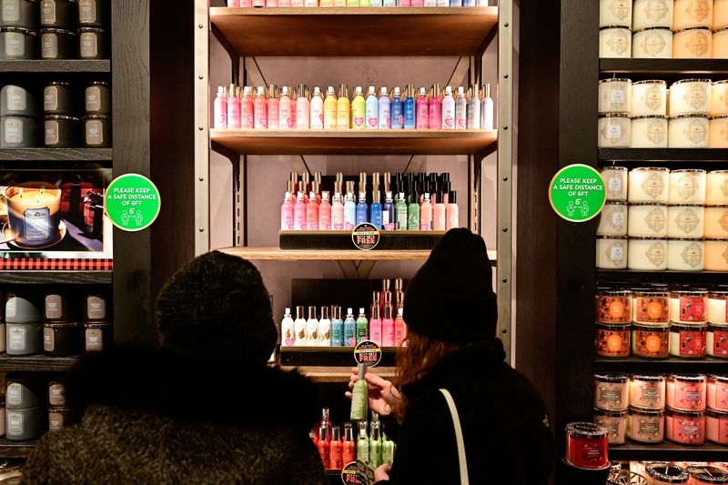 Bath & Body Works targets college bookstores to woo young buyers