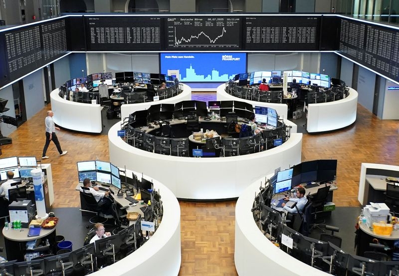 European second-quarter corporate profit outlook dips