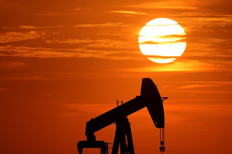 US tariff threat limits oil prices