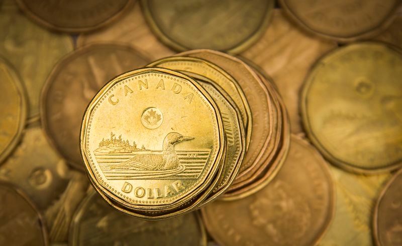 Canadian dollar dips after short-lived boost from inflation data