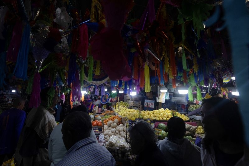 Mexico inflation falls within central bank's target range in early July