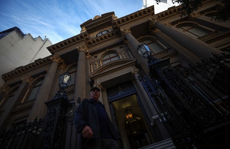 IMF welcomes Argentina reform steps ahead of end-June visit