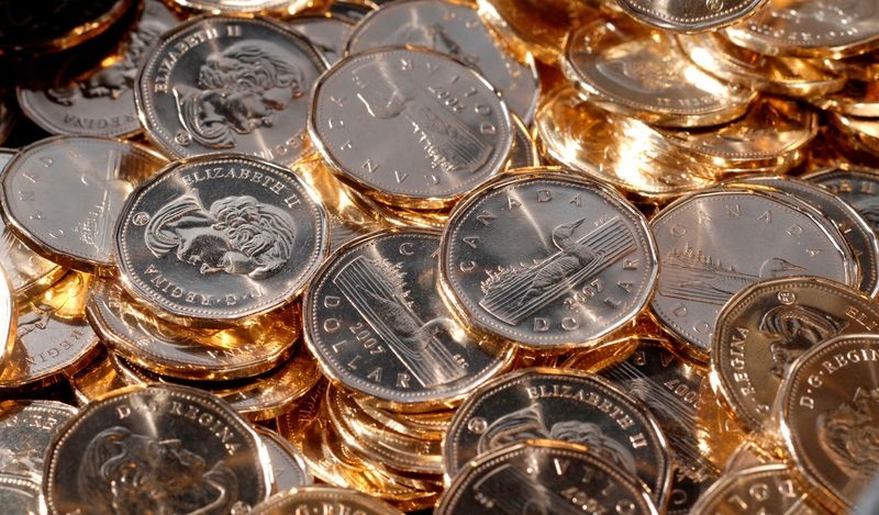 Canadian dollar strengthens as investors ditch US currency