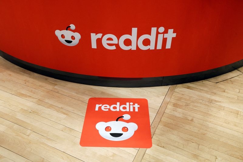 Reddit forecasts strong revenue on AI-driven ad strength, shares surge