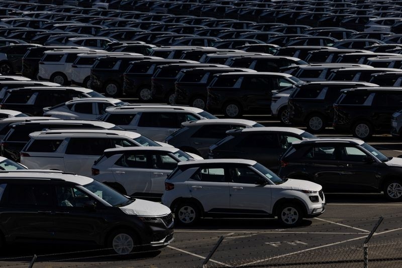 US second-quarter auto sales set to rise, tariffs may drive up prices