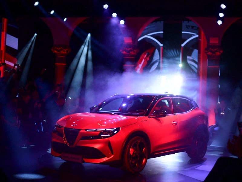 Exclusive-Amazon's in-car software deal with Stellantis fizzles