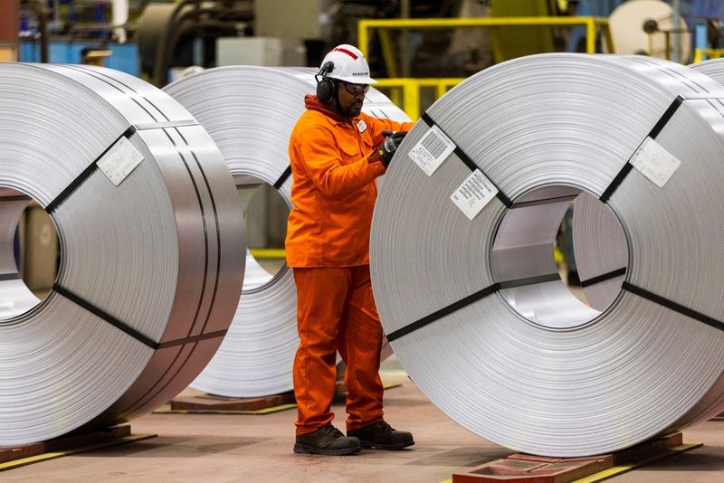 Canada factory PMI rises in May but sector remains in contraction
