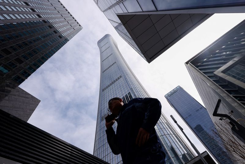 China's March bank loans seen rebounding as trade tensions escalate