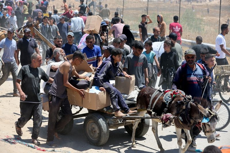 Gaza aid system under pressure as thousands seek food