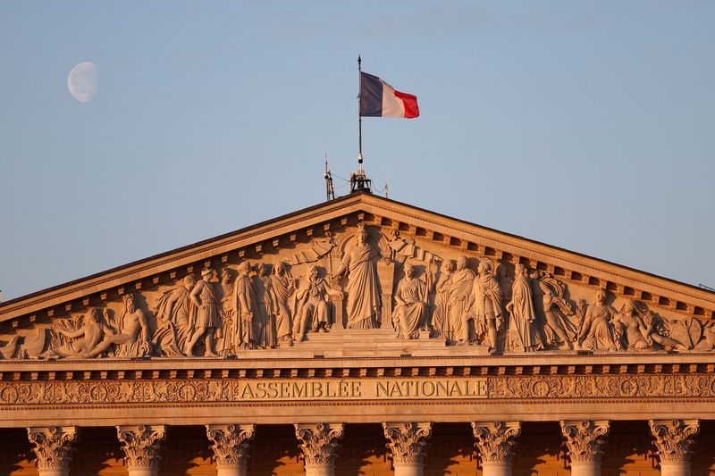 France seeks to raise pressure on Iran over couple's detention