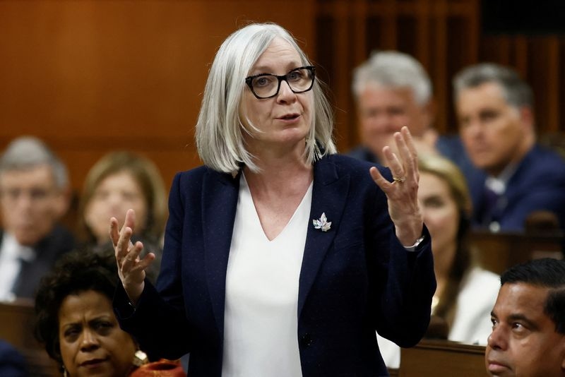 Canada labor minister presses Air Canada, union to intensify talks to resolve dispute