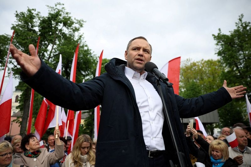 Polish opposition presidential candidate takes poll hit over apartment deal