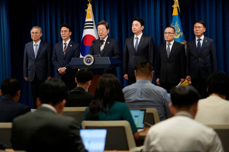 South Korea's new President Lee begins moves to tackle economic 'crisis'