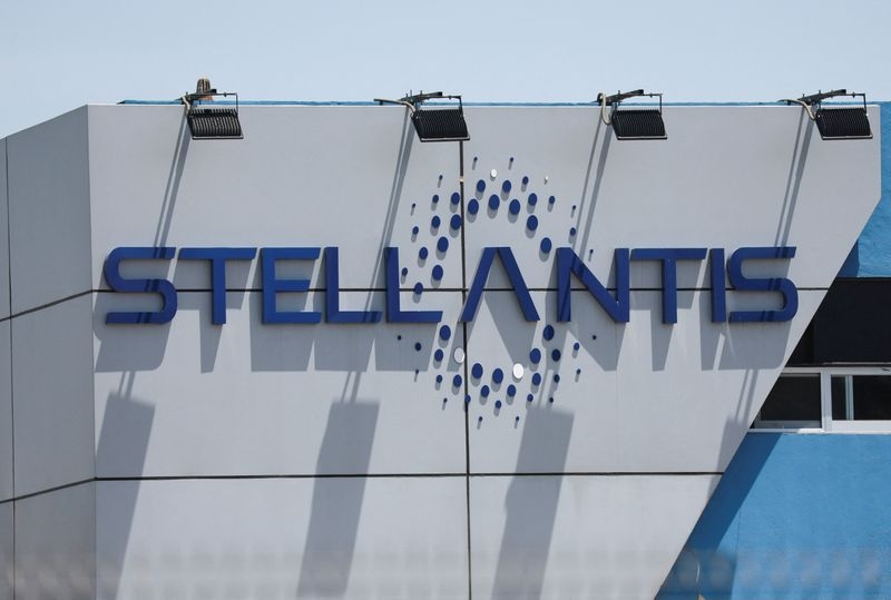 More than 500 jobs at risk in Italy as Stellantis changes oil supplier, union says