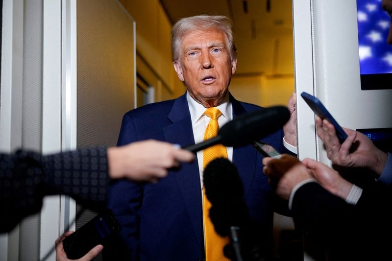 Americans sour on Trump's handling of the economy, Reuters/Ipsos poll finds