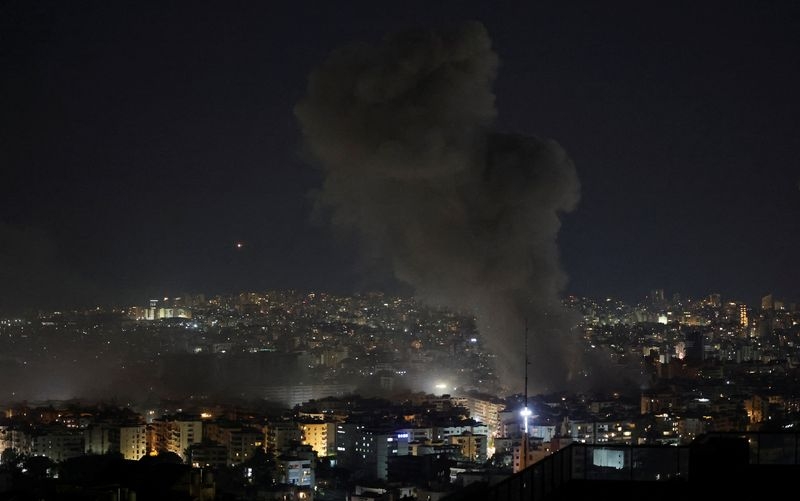 Lebanon will keep its airspace open, minister says