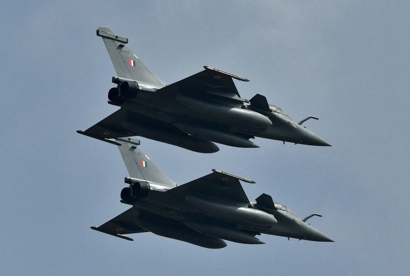 Analysis-Global militaries to study India-Pakistan fighter jet battle