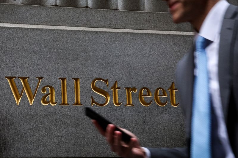 Wall Street ends higher on earnings, hopes of easing tariff tensions