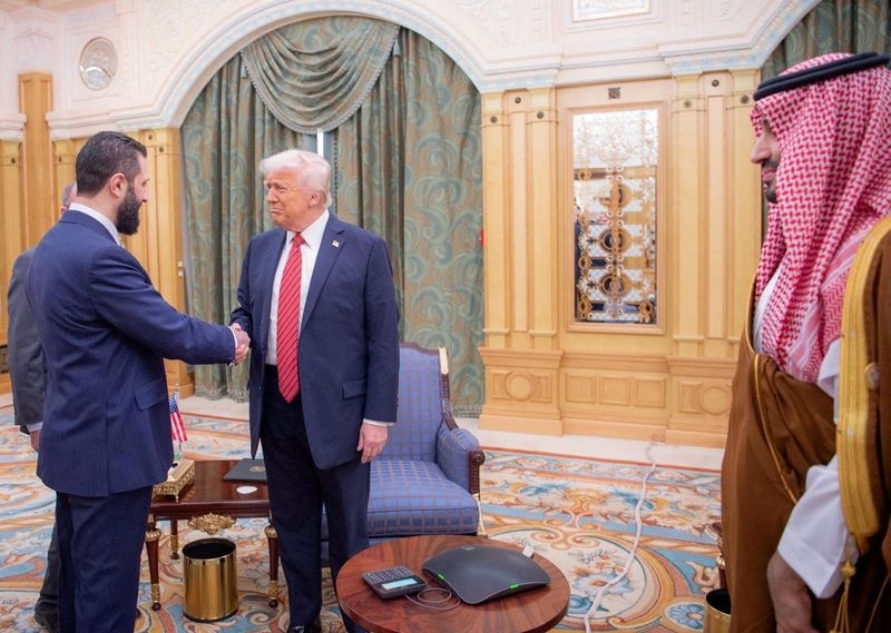 US takes first steps that ease sanctions on Syria