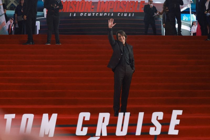 Tom Cruise, Dolly Parton to receive honorary Oscars