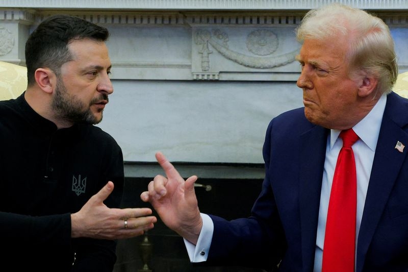 Stunned by angry Trump exchange, Ukrainians rally round Zelenskiy