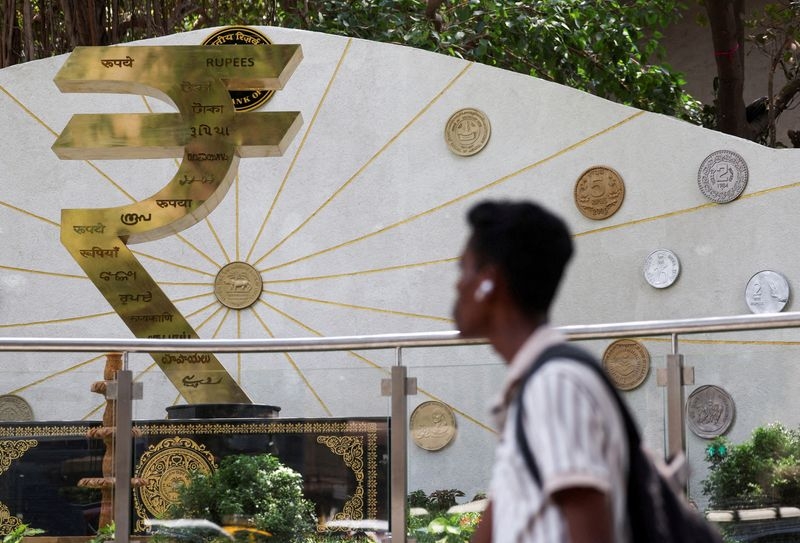India's central bank seeks approval for overseas rupee lending to neighbours, sources say