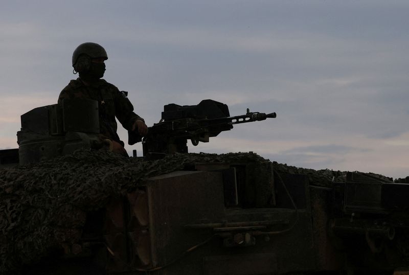 Neutral Swiss propose relaxing arms exports restrictions