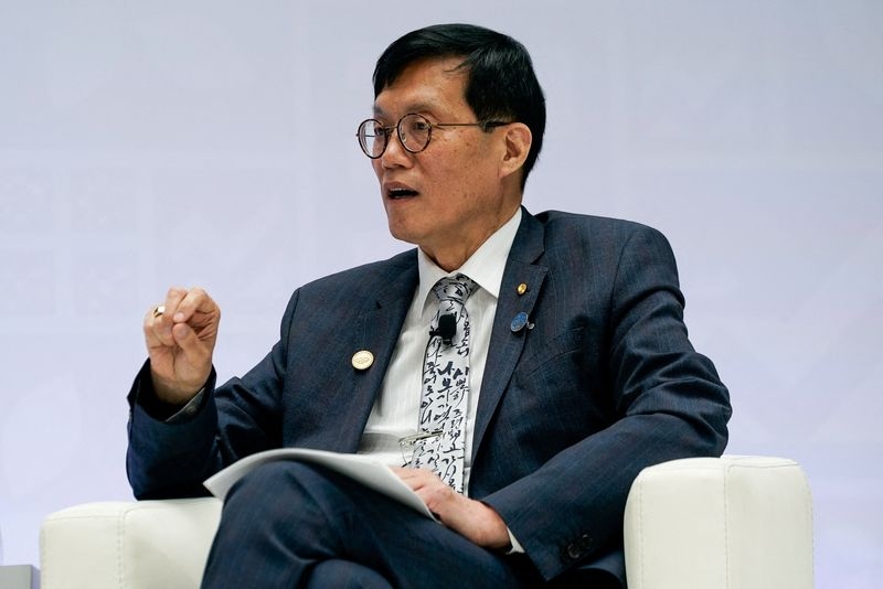 BOK chief says he is not against won-based stablecoins but has forex concerns