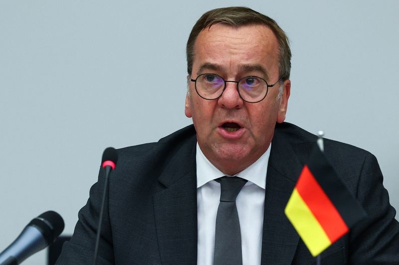 German defence minister visits Ukraine for talks on weapons support