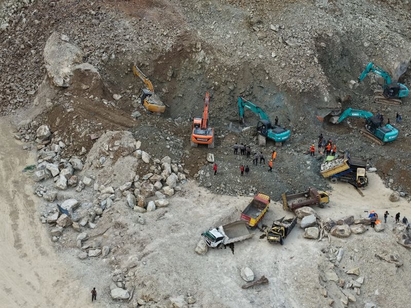 Search continues for Indonesia quarry collapse victims, death toll at 17