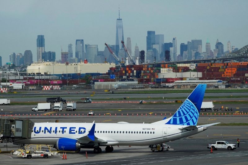 United to show off new 787 interiors as it seeks to reassure Newark customers
