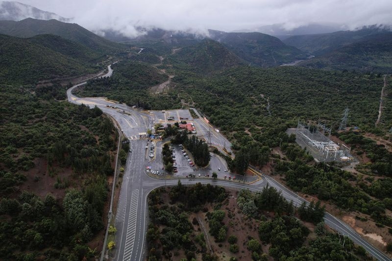 Chile's Codelco makes headway to reach trapped El Teniente miners