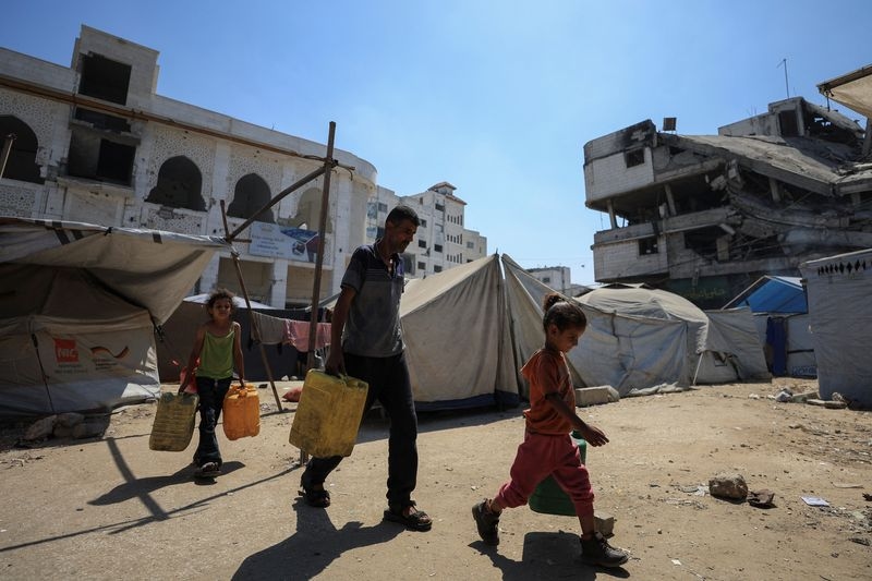 Gazans' daily struggle for water after deadly strike