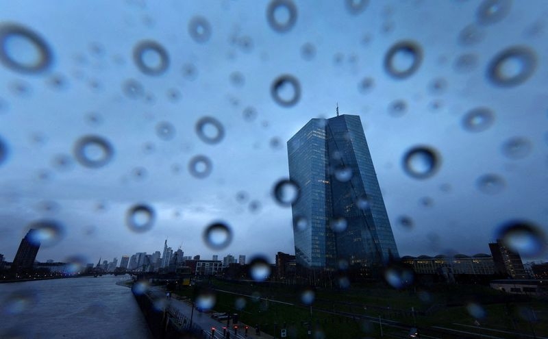 ECB policymakers debate risk of inflation going too low