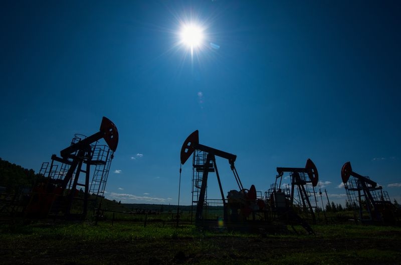 Oil prices gain on demand expectations amid improving economy