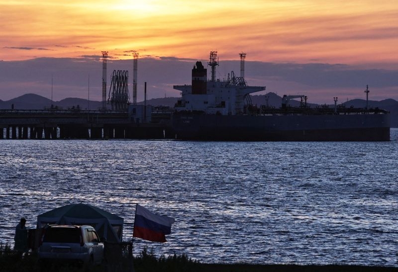 Oil set for weekly fall under supply pressure