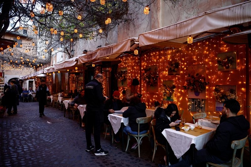 Italy service sector sees stronger growth in May, PMI shows