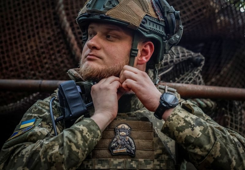 Under fire on front line, Ukrainian soldiers doubt talks will bring peace
