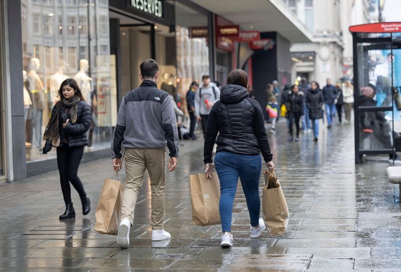 UK employer pay rises hold at 3% but signs of softness grow, Brightmine says