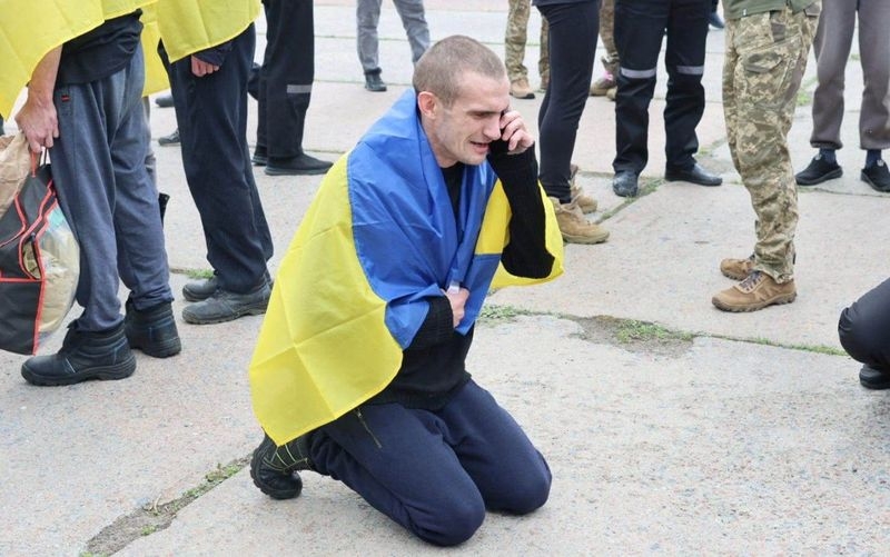 Ukraine and Russia exchange wounded, ill prisoners of war