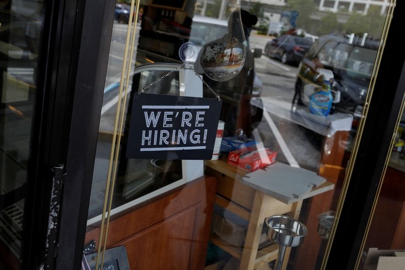 US labor market steadily easing amid tariff uncertainty