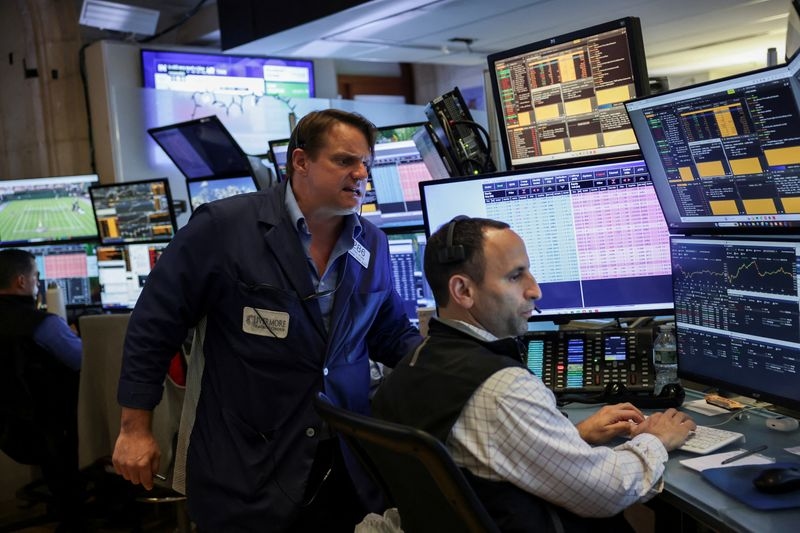 Futures inch higher as investors eye trade deals, payrolls data