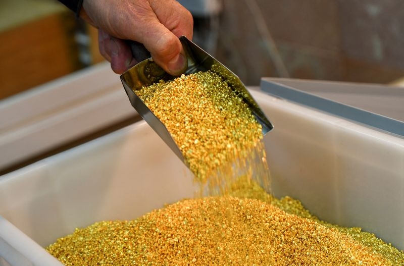 Gold rises as US-China trade uncertainty persists, investors eye inflation data
