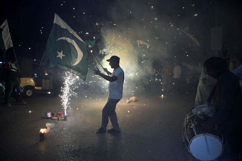 Fragile ceasefire holds between India, Pakistan as Trump offers more help