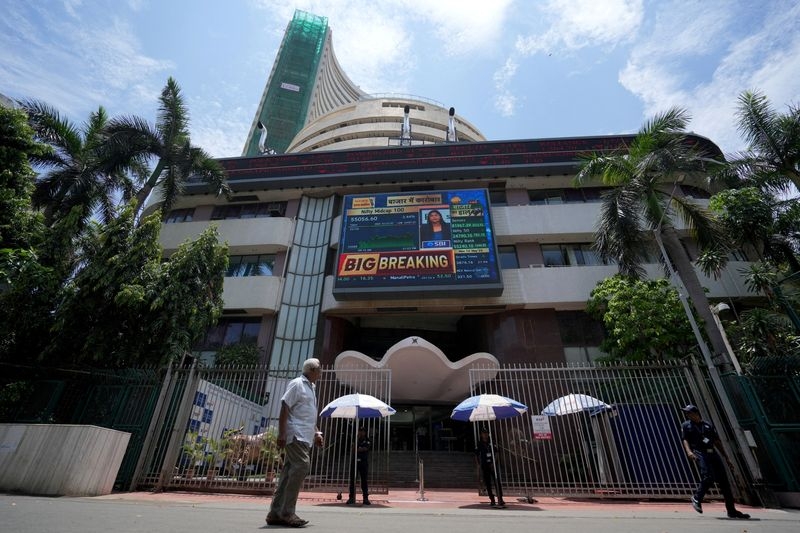 Indian benchmarks set for muted start; pharma stocks in focus
