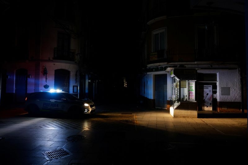 Outage leaves Spaniards and Portuguese trapped, unable to pay and feeling powerless