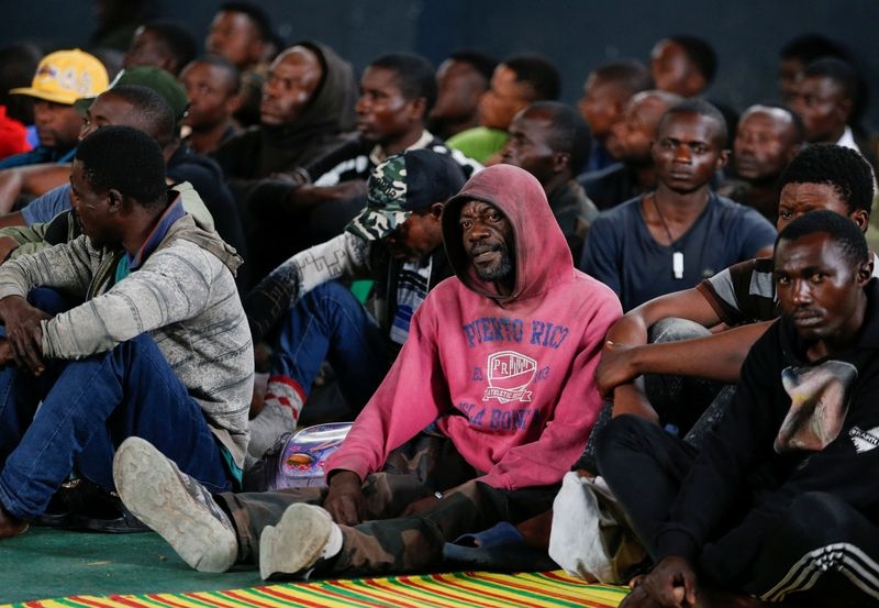 Refugees and surrendering Congolese soldiers stream into Rwanda